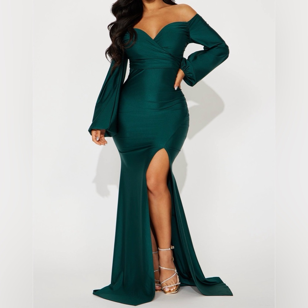 Elegant Green Off-Shoulder Evening Gown